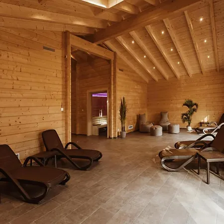 Doppelhaushaelfte In Ferienhaus